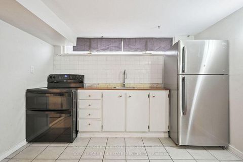 Photo 21 at 256 Zelda Crescent, Crosby, Richmond Hill