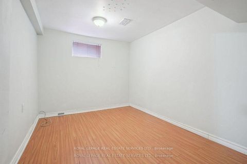 Photo 23 at 256 Zelda Crescent, Crosby, Richmond Hill