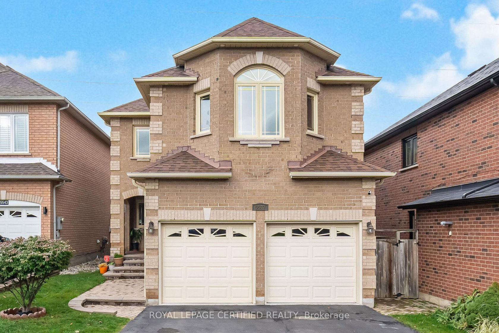 5537 Wilderness Trail, Hurontario, Mississauga by Loree Meneguzzi Real Estate 5537 Wilderness Trail, Hurontario, Mississauga