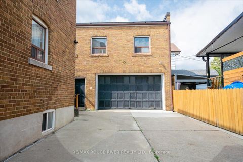 Photo 2 at 424 Oakwood Avenue, Oakwood Village, Toronto