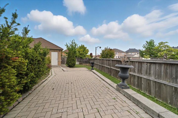 Photo 40 at 23 - 20 Greensborough Villag Circle, Greensborough, Markham