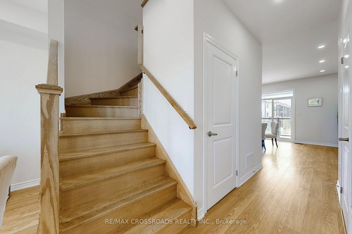 Photo 12 at 384 Okanagan Path, Donevan, Oshawa