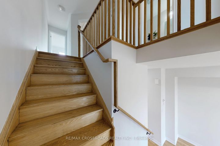 Photo 13 at 384 Okanagan Path, Donevan, Oshawa