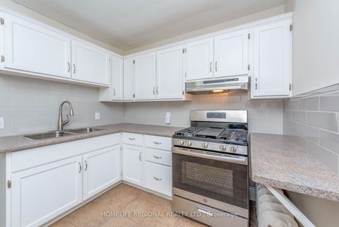 Photo 16 at 200 Roxton Road, Bellwoods, Toronto
