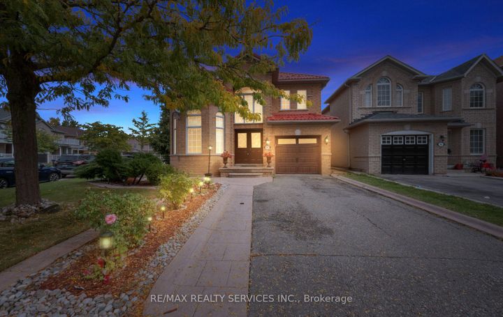 Photo 1 at 87 Queen Mary Drive, Fletcher's Meadow, Brampton