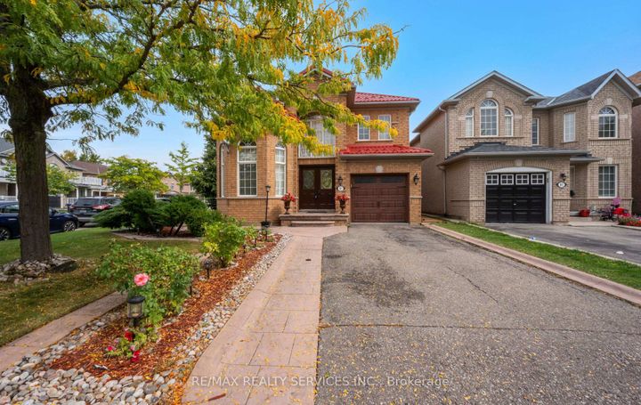 Photo 3 at 87 Queen Mary Drive, Fletcher's Meadow, Brampton