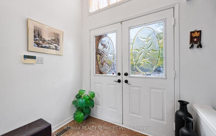 Photo 6 at 87 Queen Mary Drive, Fletcher's Meadow, Brampton