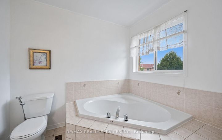 Photo 22 at 87 Queen Mary Drive, Fletcher's Meadow, Brampton