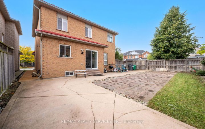 Photo 27 at 87 Queen Mary Drive, Fletcher's Meadow, Brampton
