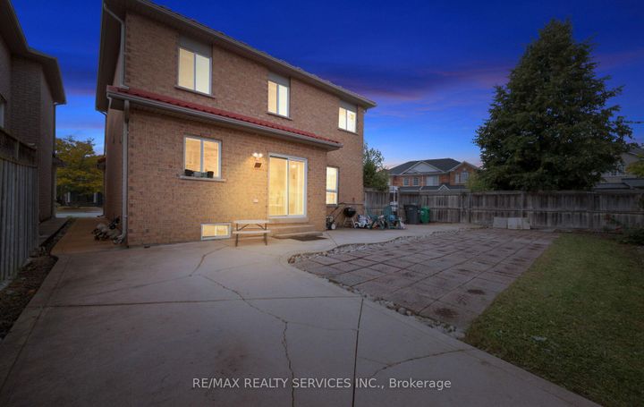 Photo 28 at 87 Queen Mary Drive, Fletcher's Meadow, Brampton