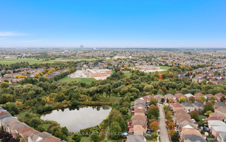 Photo 37 at 87 Queen Mary Drive, Fletcher's Meadow, Brampton