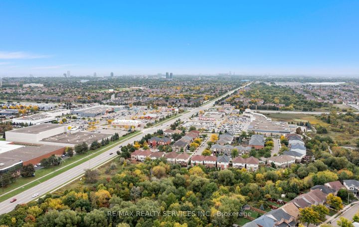 Photo 38 at 87 Queen Mary Drive, Fletcher's Meadow, Brampton