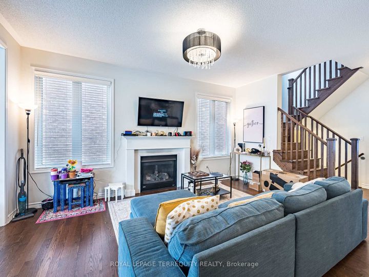 Photo 7 at 903 Penson Crescent, CO Coates, Milton
