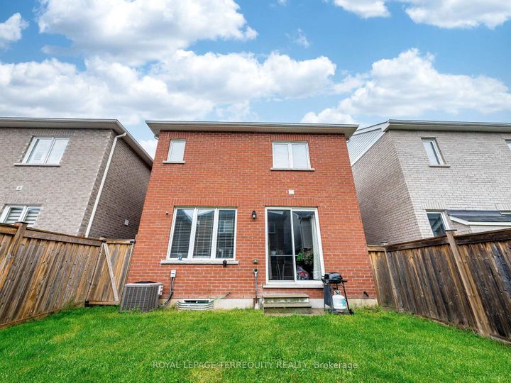 Photo 34 at 903 Penson Crescent, CO Coates, Milton