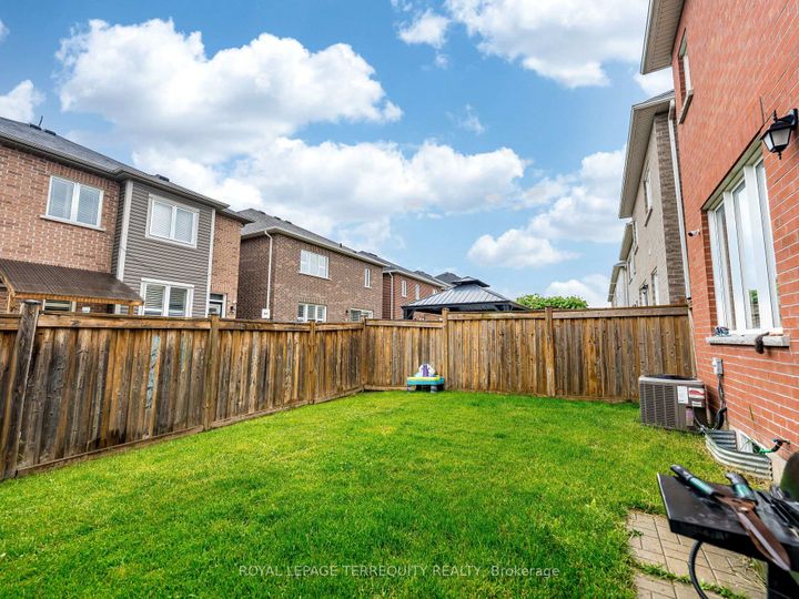 Photo 36 at 903 Penson Crescent, CO Coates, Milton