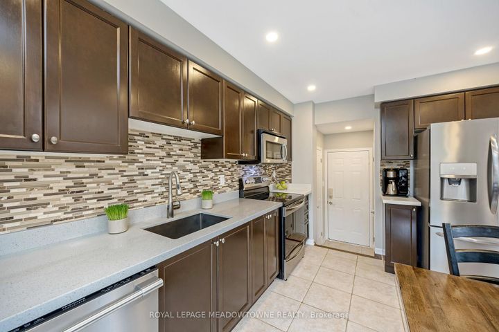 Photo 10 at 606 Cargill Path, CO Coates, Milton