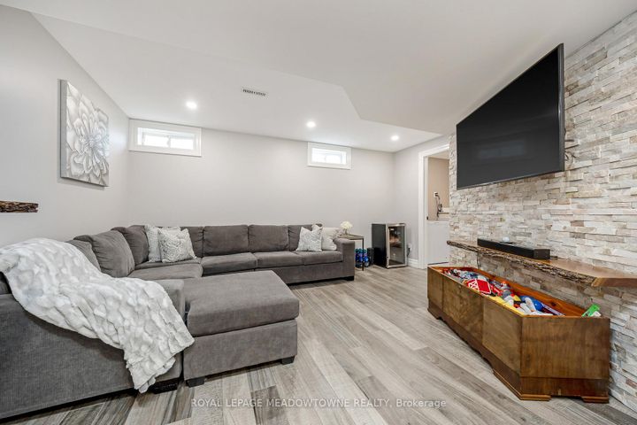 Photo 22 at 606 Cargill Path, CO Coates, Milton