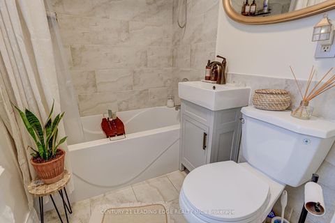 Photo 8 at 52 Green Lanes, City Centre West, Toronto