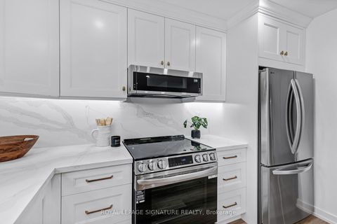 Photo 9 at 6 - 67 Poplar Crescent, Aurora Highlands, Aurora