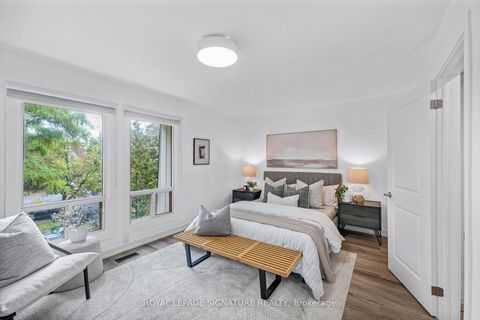 Photo 15 at 6 - 67 Poplar Crescent, Aurora Highlands, Aurora