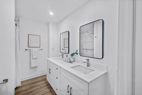 Photo 18 at 6 - 67 Poplar Crescent, Aurora Highlands, Aurora