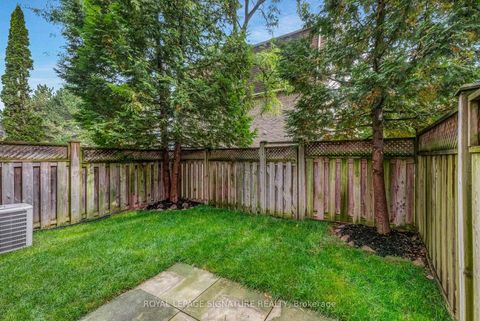 Photo 34 at 6 - 67 Poplar Crescent, Aurora Highlands, Aurora
