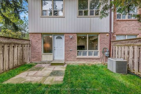 Photo 36 at 6 - 67 Poplar Crescent, Aurora Highlands, Aurora