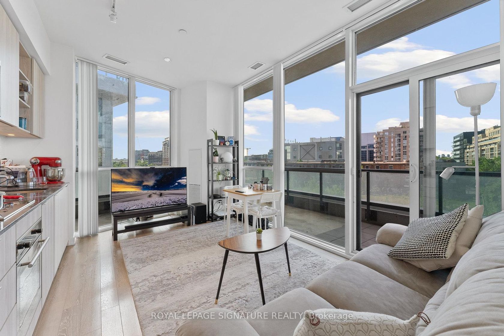 407 - 50 Ordnance Street, Niagara, Toronto by Loree Meneguzzi Real Estate 407 - 50 Ordnance Street, Niagara, Toronto