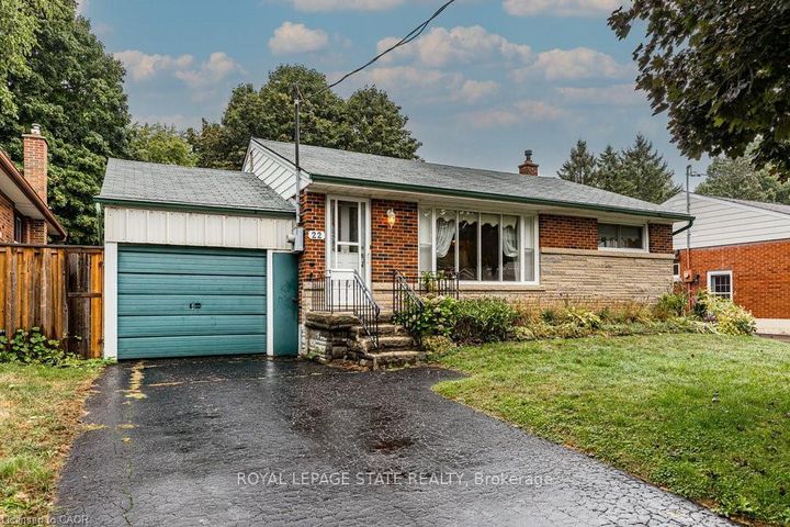 Photo 1 at 22 Dunning Court, Dundas, Hamilton