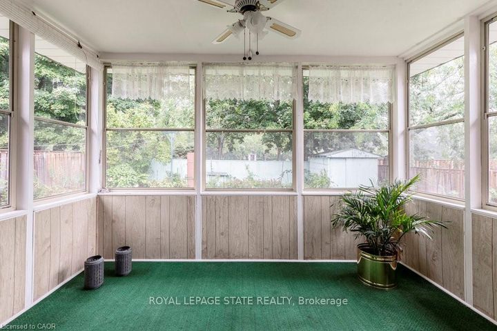 Photo 2 at 22 Dunning Court, Dundas, Hamilton