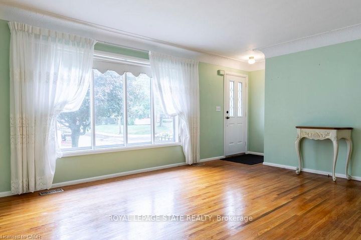 Photo 5 at 22 Dunning Court, Dundas, Hamilton