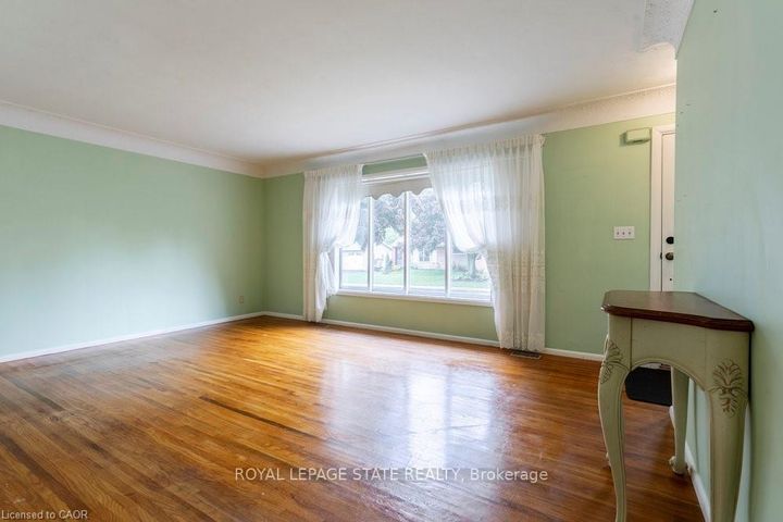 Photo 7 at 22 Dunning Court, Dundas, Hamilton