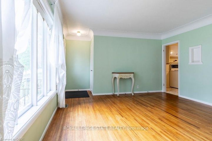 Photo 8 at 22 Dunning Court, Dundas, Hamilton