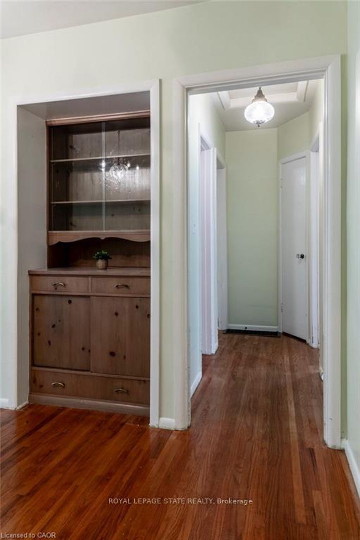 Photo 13 at 22 Dunning Court, Dundas, Hamilton