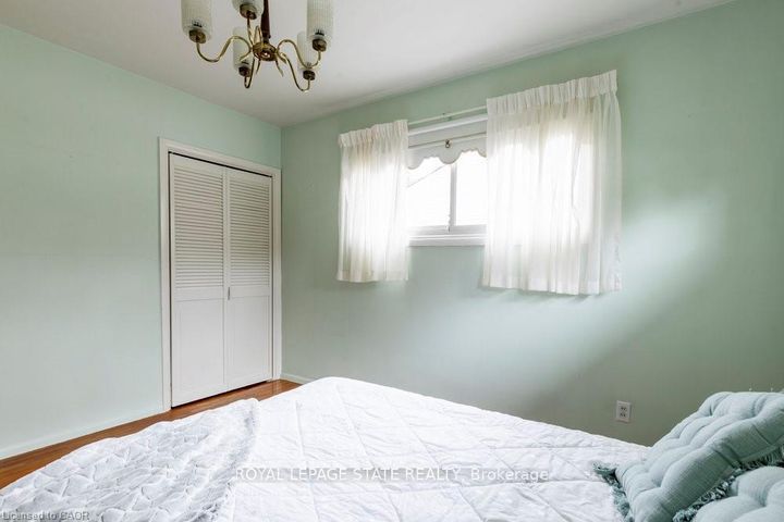 Photo 20 at 22 Dunning Court, Dundas, Hamilton