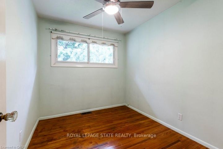 Photo 23 at 22 Dunning Court, Dundas, Hamilton