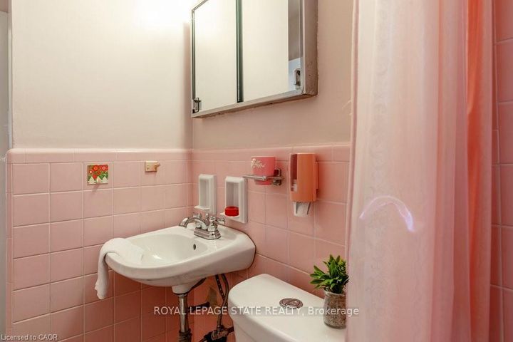 Photo 27 at 22 Dunning Court, Dundas, Hamilton