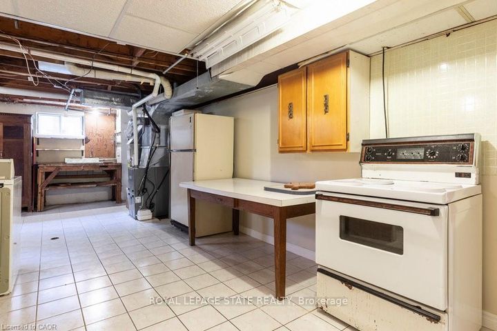 Photo 35 at 22 Dunning Court, Dundas, Hamilton