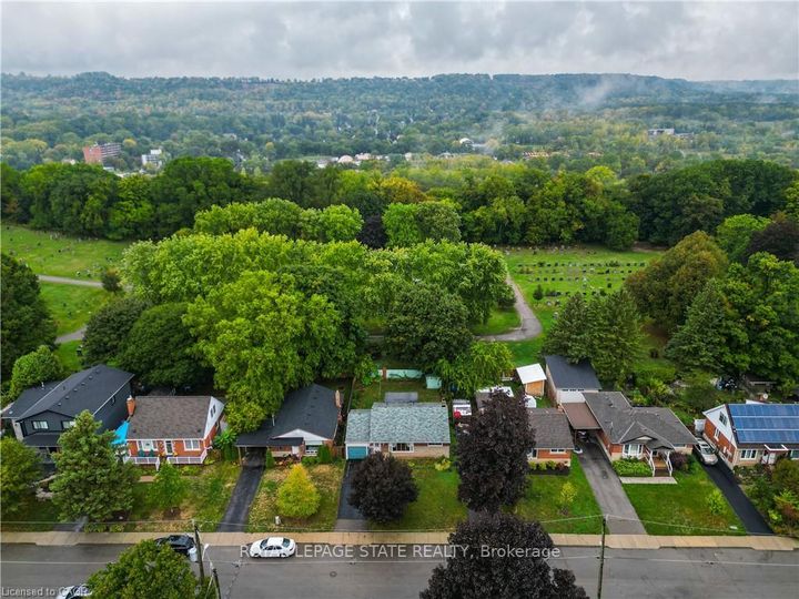 Photo 44 at 22 Dunning Court, Dundas, Hamilton