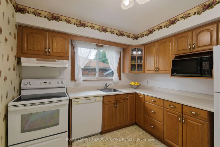 Photo 10 at 36 Hewson Crescent, Georgetown, Halton Hills