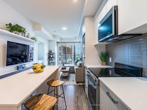 Photo 10 at 429 - 1787 St Clair Avenue W, Pellam Park, Toronto