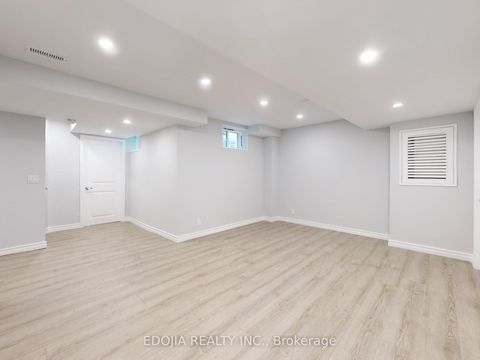 Photo 30 at 10 Pevensey Lane, Angus Glen, Markham