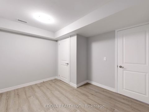 Photo 33 at 10 Pevensey Lane, Angus Glen, Markham