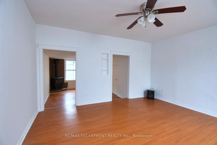 Photo 2 at 122 Evans Street, Landsdale, Hamilton
