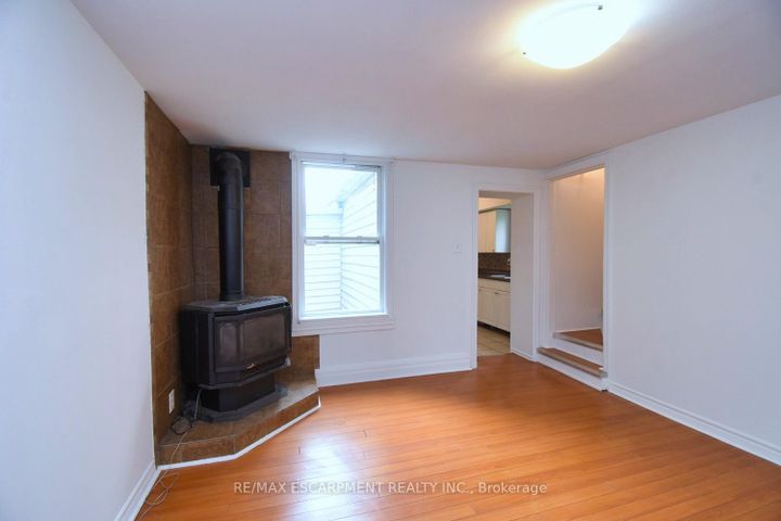Photo 8 at 122 Evans Street, Landsdale, Hamilton