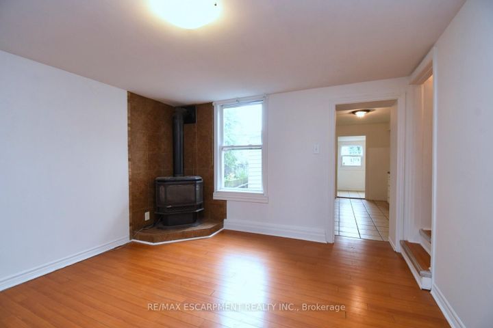 Photo 10 at 122 Evans Street, Landsdale, Hamilton