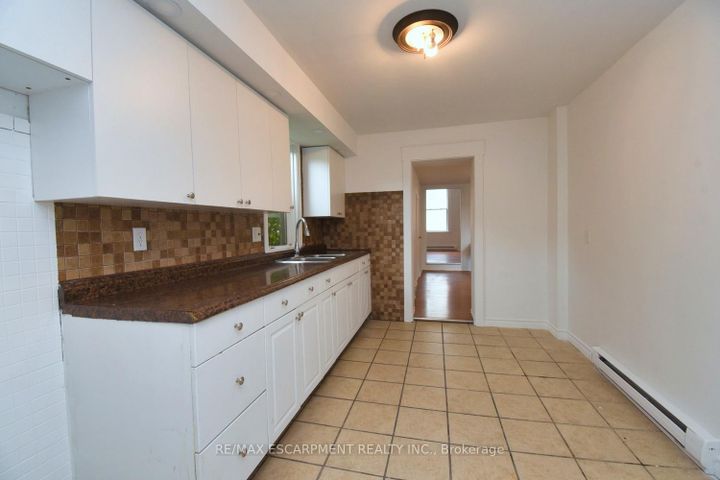 Photo 13 at 122 Evans Street, Landsdale, Hamilton