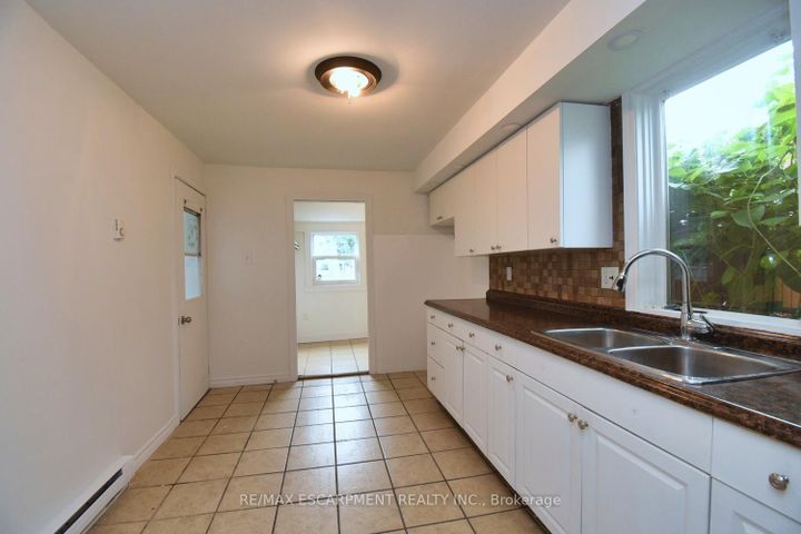 Photo 14 at 122 Evans Street, Landsdale, Hamilton