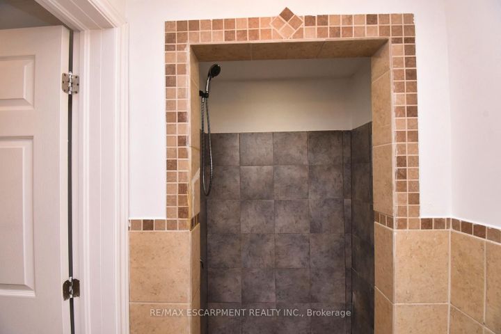 Photo 23 at 122 Evans Street, Landsdale, Hamilton