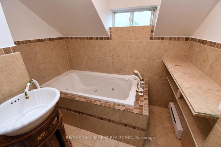 Photo 24 at 122 Evans Street, Landsdale, Hamilton